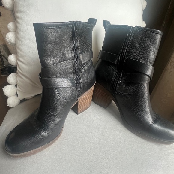 Lucky Brand Black Leather Boots-Size 8.5M EUC - Picture 3 of 8